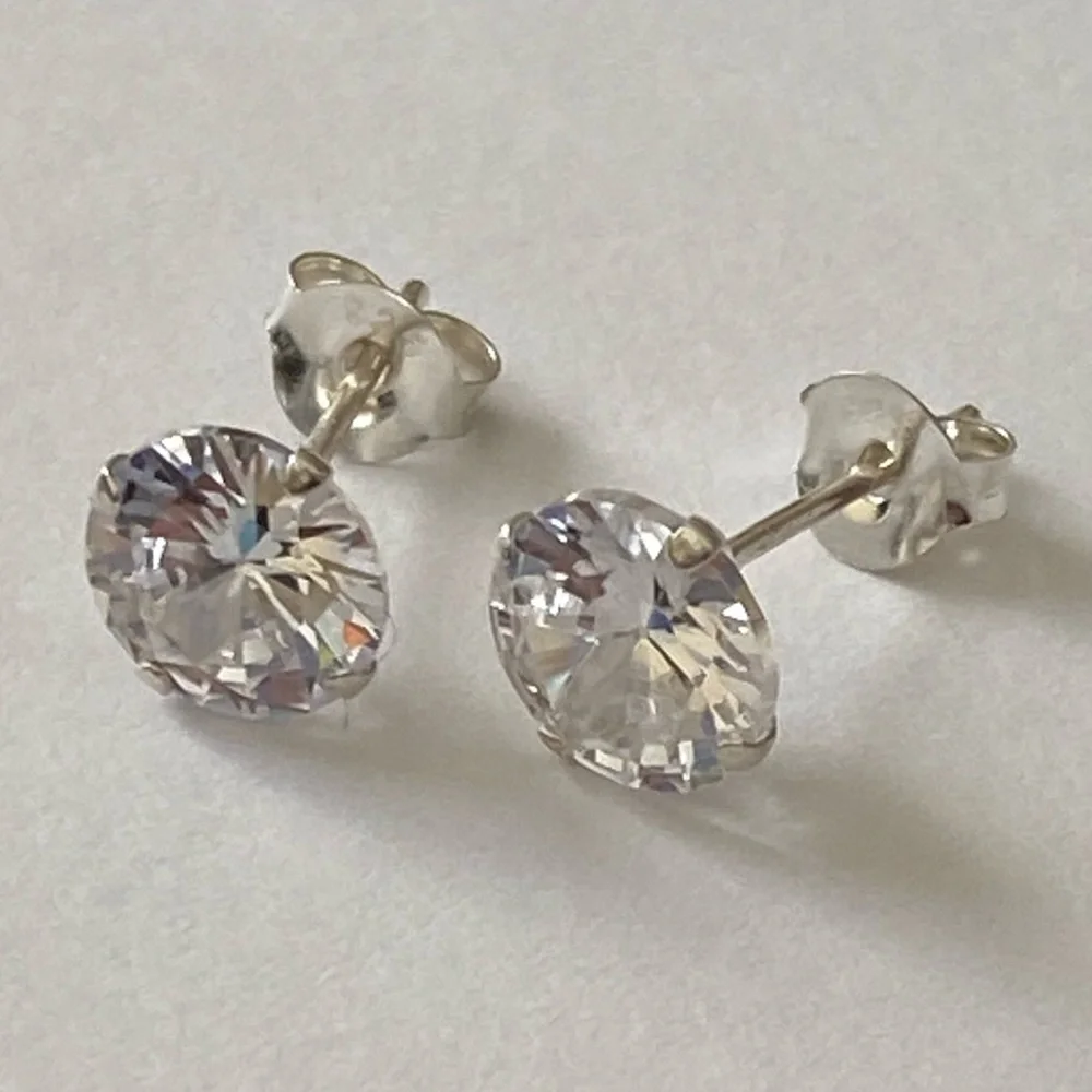 925 Silver earrings 7mm clear cz cubic zirconia stone stunning